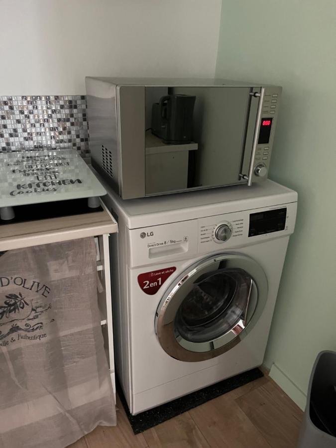 Studio 30m2 Rue piétonne Coeur de Hyères Esterno foto