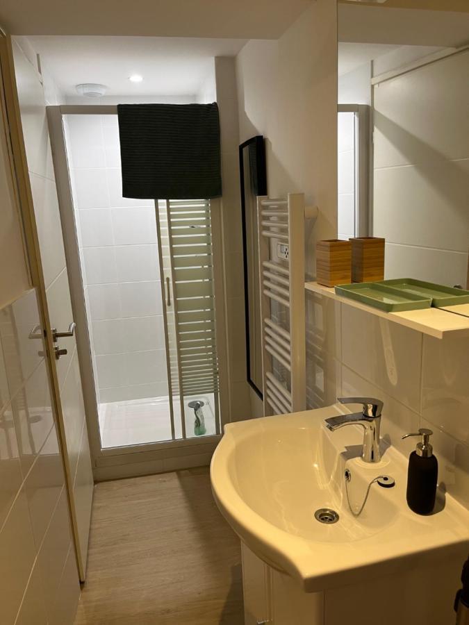 Studio 30m2 Rue piétonne Coeur de Hyères Esterno foto